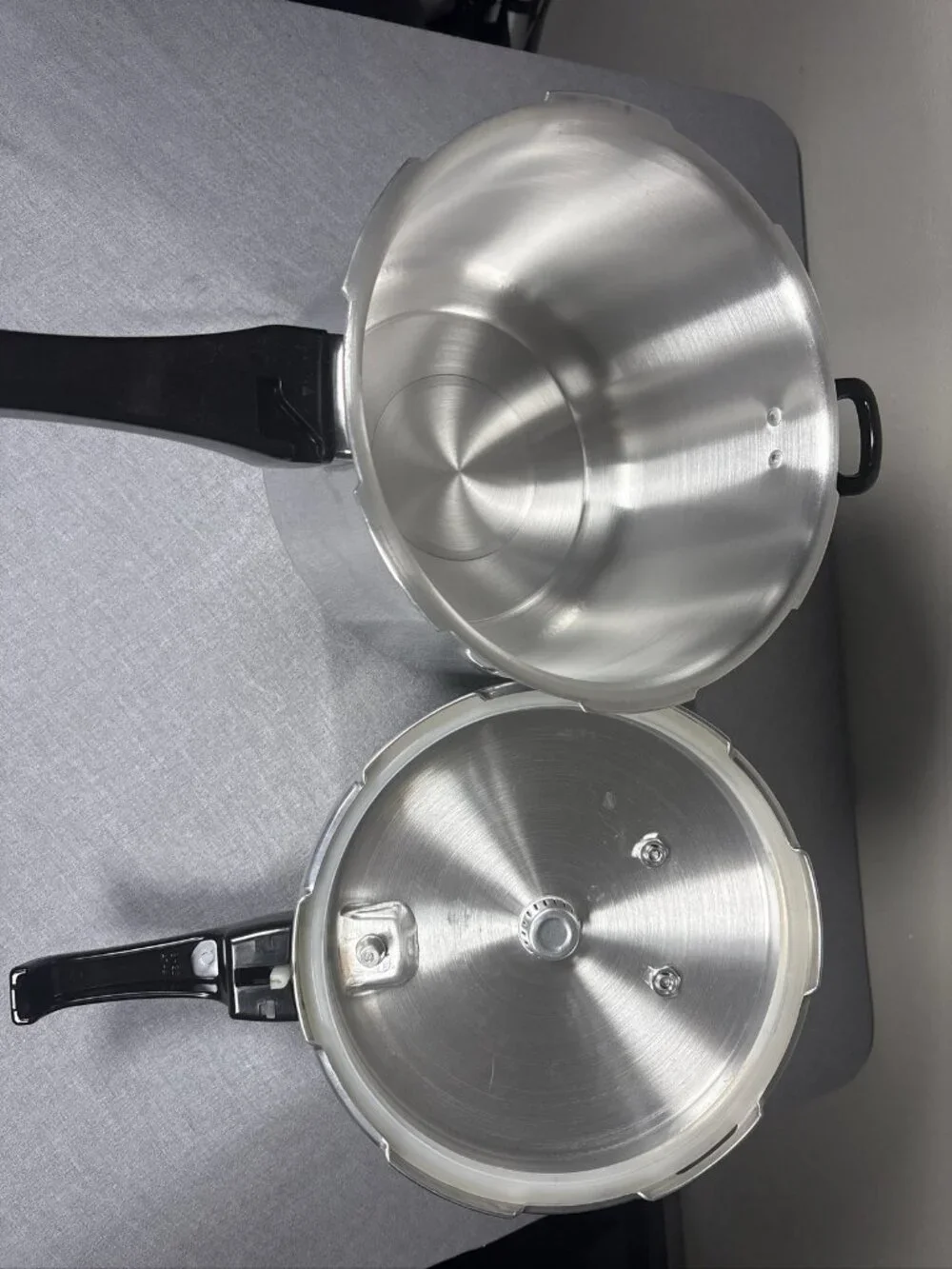 Aluminum Stovetop Pressure Cooker Safety Valve Rapid Cooking Pot Silver
